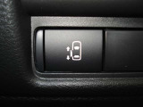 左側電動オートスライドドア付き!!運転席のスイッチでも開閉可能です♪重い荷物を持っている時や、雨の日に重宝します!小さいお子様がいても巻き込み防止機能や手動のみに切替も出来ますので安心です♪