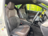 運転席シート廻りは使用感も少なく、良好な状態となっています。前オーナー様が丁寧に使っていたことがよくわかりますね。