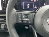 ステアリングスイッチの操作でアドバンスディスプレイ・音量調整等が出来ますので目線をずらすことなく使用出来るので安全です。