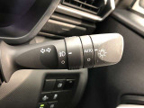 ライトスイッチです。「AUTO」にすると外の明るさに応じてスモールライト・ヘッドライトが自動でON・OFFします。夕暮れ時や屋内駐車場、トンネルなどに便利です。フォグランプもON・OFFできます。