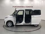 【まるごとクリーニング】シートを取り外し、車内を徹底洗浄。隅々まで丁寧に仕上げています。