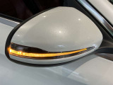 納車前整備は、メルセデスベンツ国際認定メカニックによる最新の検査ライン等の施設が充実した当社工場で入念に行います。メルセデス・ベンツの定める厳しい基準をクリアしたお車のみをご案内させて頂きます。