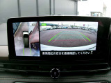 アラウンドビューモニター。クルマを上空から見下ろしているかのような映像で、駐車の際、周囲の安全を確認できます!