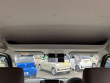 運転席頭上には収納があります☆