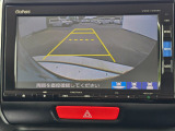 駐車時の安全確認をサポートするバックカメラも使用できます。インターナビで様々な情報を得ることもできます。