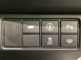 ハンドルの右側にHondaセンシング用のメインスイッチとパワーテールゲートスイッチがついています。パワーテールゲートスイッチは車内からでもテールゲートの開け閉めを電動でできます。