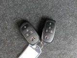 スマートキー2本付き!キーをポケットやカバンに入れておくだけでドアの施錠・開錠やエンジンスタートの操作が簡単です!