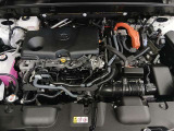 ハリアーのハイブリッドシステムは、2.5Lエンジンとモーターを組み合わせた高効率ユニットで、静粛性と力強さを両立しています