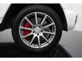 V8ツインターボエンジンを搭載する荒々しさとは裏腹にシンプルでありながらも個性溢れる仕様で豪華な印象です。