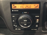 操作しやすいオートエアコン。 車内をいつも快適に保つ事が出来ます。
