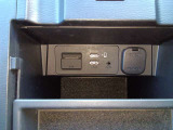 USB2口 AUX端子。AndroidAuto Carplay対応。