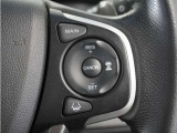 ◆アダプティブクルーズコントロール◆予め設定した車速内でクルマが自動的に加減速。前走車との適切な車間距離を維持しながら追従走行します。【LKAS】車線維持支援システムでステアリング操作を支援。