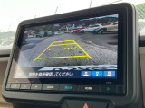 バックモニター装備。画面にて後方の確認が行えるので、バック駐車や車庫入れの際には重宝します。車の運転に慣れない方でも安心のガイドライン表示機能付。