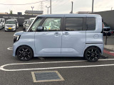 当店は照明・屋根付きスペースございますので雨天時も安心して現車確認が可能です。