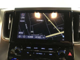純正ナビを装備。タッチパネル式で使いやすく、お出かけもラクラクです。