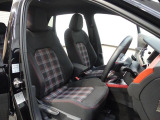 こちらのお車には認定中古車保証が1年間付いておりますのでご安心ください。さらなる安心を、という場合には、有料にはなりますが延長保証もございます。