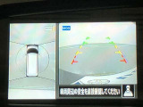 車両を上空から見下ろしたような映像を表示する全方位モニター!運転席から見えにくい部分も確認できて便利です。