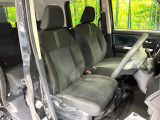 運転席まわりには十分なスペースがあり、大柄な方でもゆったり運転していただける環境です。