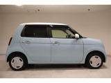 運転席側の真横からのサイドフォルム、シンプルで飽きのこない可愛いスタイルですね!乗降しやすそうなのがわかります。