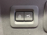 【パワーバックドア】スマートキーや運転席のボタンを押すだけでリアゲートが自動で開閉します!荷物を持っている時や、高い位置にあるバックドアを閉める際に便利な機能です♪