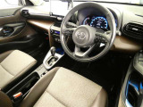 【運転席まわり】・・・ハンドルやシートなども隅々までクリーニング済み。キレイな車内でドライブがより一層快適にお楽しみいただけると思います。
