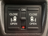 【両側パワースライドドア】両側がパワースライドドアになっており、運転席のスイッチやスマートキーでも開閉が可能です!開口部も広いので乗り降りも楽々♪