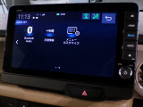 CD、DVD、Bluetooth、AM、FM、AUX、スマートフォン接続ができます。
