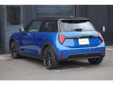【MINI NEXT 認定中古車】安心の保証プログラムや延長保証など、MINI NEXT車両をご購入いただいたオーナーの皆様に、より快適なMINIライフを楽しんでいただくためのユニークなサービスをご用意しております。