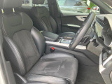 人間工学に基づいて設計されたシートは車のもっているドライビングフィールを存分にドライバーに伝えてくれるクオリティの高い仕上がりとなっています。