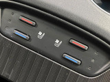 【シートヒーター&ベンチレーション】夏場は涼しい風でお尻や背中の熱やムレを防ぎ、冬はエアコンよりも早く温まってポカポカに!季節を問わず快適に過ごせます。