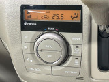 【リアオートエアコン】広い後部座席には必須の機能!風量や温度を自動で調整し前席と同様な車内環境にしてくれるリアオートエアコンを装備。夏の暑さも冬の寒さもストレスなく快適にお過ごしいただけます♪