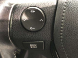 【ステアリングスイッチ】左です。ハンドルから手を離さず、運転に集中したまま手元でオーディオ操作等ができます。