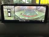 狭い場所での駐車やすれ違いなどでより的確な運転操作に役立つ360&deg;ビューモニターが装備されています。
