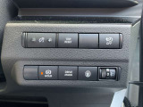 ハンドル右奥には各種設定スイッチがあります。運転者がスッと手を伸ばせば操作できので便利です。