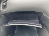 【グローブボックス】大容量のグローブボックスです!!車検証ケース他、日頃使う小物類の収納スペースもたくさんあります!