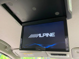 【フリップダウンモニター】大画面モニターで後席でもエンタメをお楽しみいただけます。小さなお子様にも大人気の装備です♪