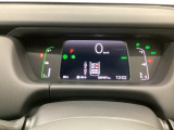 メータは先進的なデジタルメーターを採用!ゆっくりと数字が動くのでとても見やすく表示されます!平均燃費なども表示、エコな運転の手助けをしてくれます!