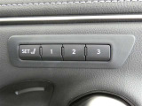 運転席のシートポジションを記憶・再現できるメモリー機能を搭載しています。