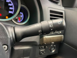 【オートライト】周りの明るさに応じて自動でヘッドライトの点灯・消灯ができる機能です!ライトの付け忘れ・消し忘れなどが無くなり、雨の日や夕方の走行も安心!トンネル通過時も便利ですね♪