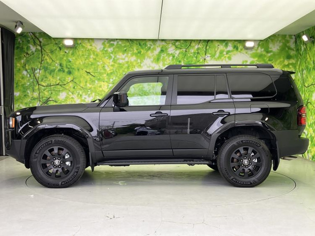 黒いSUV オフロードタイヤ付き 16インチ　② トヨタ ランドクルーザー250 2.8 ZX ファースト エディション