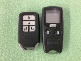 スマートキー付きですからドアロックの開閉およびエンジンスタートが楽々です。電動スライドドアの開け閉めもボタンで操作できます。加えて、純正リモコンエンジンスターター用の操作キーもついています。