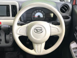 インテリアに合わせたデザインのステアリングは、運転される方のことも考え、運転しやすい形状、大きさです。是非一度、実際に触ってお確かめください。