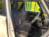 運転席まわりには十分なスペースがあり、大柄な方でもゆったり運転していただける環境です。