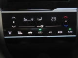 オートエアコンなので、スイッチひとつでオールシーズン快適に過ごすことができます。