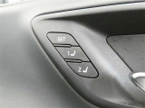 運転席のシートポジションを記憶・再現できるメモリー機能を搭載しています。