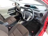 シンプルで使いやすいデザインの運転席です。