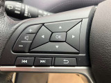 ステアリングスイッチ付きのハンドル!運転に支障をきたすことなくナビ操作が可能です!!