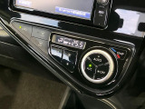 【オートエアコン】一度お好みの温度に設定すれば、車内の温度を検知し風量や温度を自動で調整。暑い&hellip;寒い&hellip;と何度もスイッチ操作をする必要はありません。快適な車内空間には必須の機能ですね♪