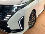【LEDヘッドライト】悪天候や夜間走行時も良好な視界を確保し安心して運転できる高輝度LEDヘッドライトを装備!点灯速度が早く、消費電力も抑えられています。