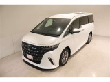 明るさが室内に溢れるムーンルーフですね。 暗い車内でも外の天候関係なく明るい光を取り入れることが出来ますね。 気持ちよくドライビングできますよ。